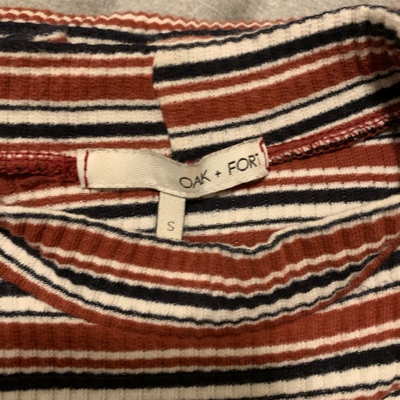 (Bundle Deal ⭐️ : 2 for 30$) Oak+Fort knit top - Picture 2 of 3